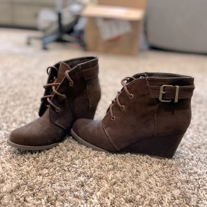 Kohls brand, brown suede, size 7